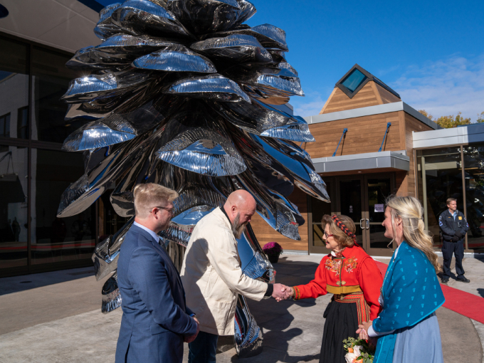 The sculpture Seeds by the Norwegian artist Finn Eirik Modahl was unveiled during the opening. Photo: Simen Sund, The Royal Court